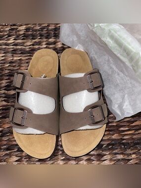 Cushionaire Double Buckle Slide Sandals in Brown Nubuck size 7.5 new in box